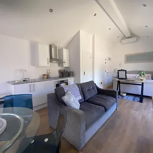  Holiday home Little - Beautiful Modern Open Plan